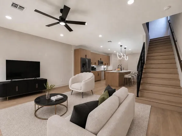 7930 Corinth St, Houston, TX 77051