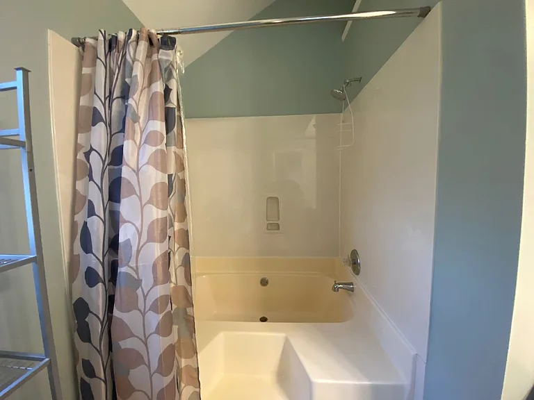 1350 Hathshire Dr — Photo 26
