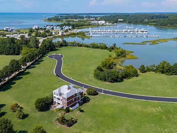 3rd image of 5 Waters Edge Dr