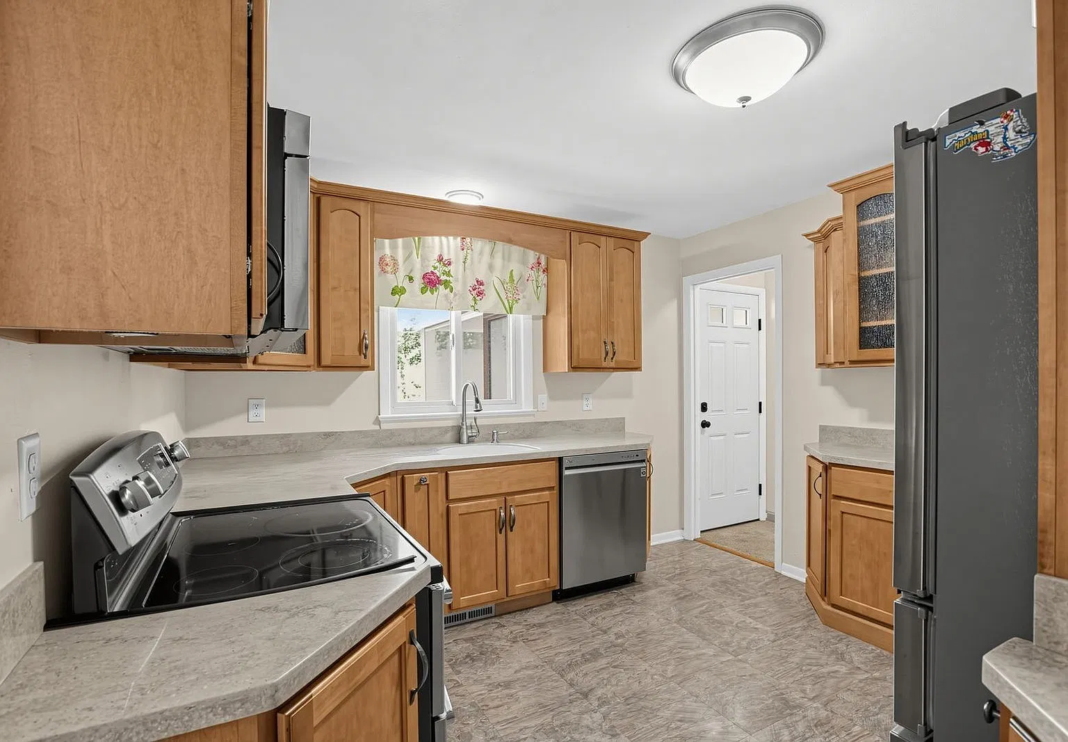 3 bed, 3.0 bath, 2654 sqft, $2,750 — Photo 3
