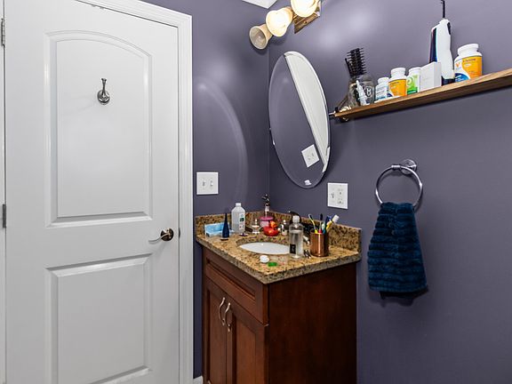 5th image of 2710 N Artesian Ave APT 1W