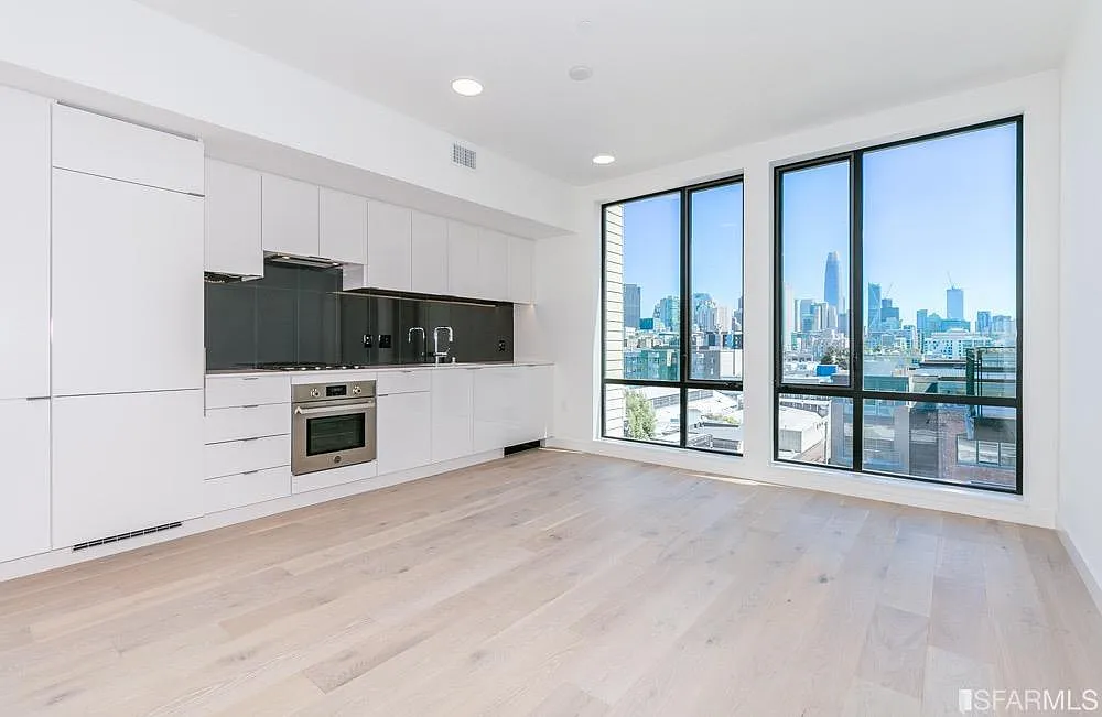 Studio, 1.0 bath, 431 sqft, $3,300 — Photo 1