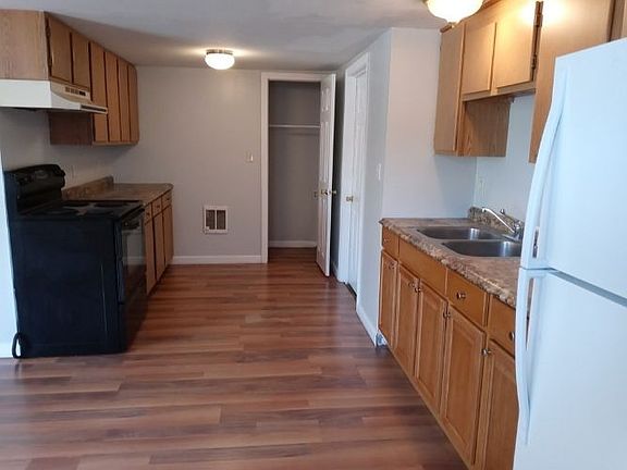 4th image of 121 Oxford St N #2