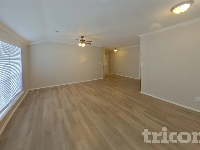 716 Sequoia Dr — Photo 3