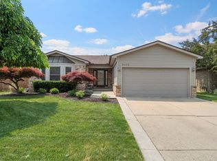 5462 Kebbe Dr, Sterling Heights, MI 48310