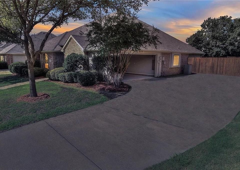 1st image of 320 Cave River Dr