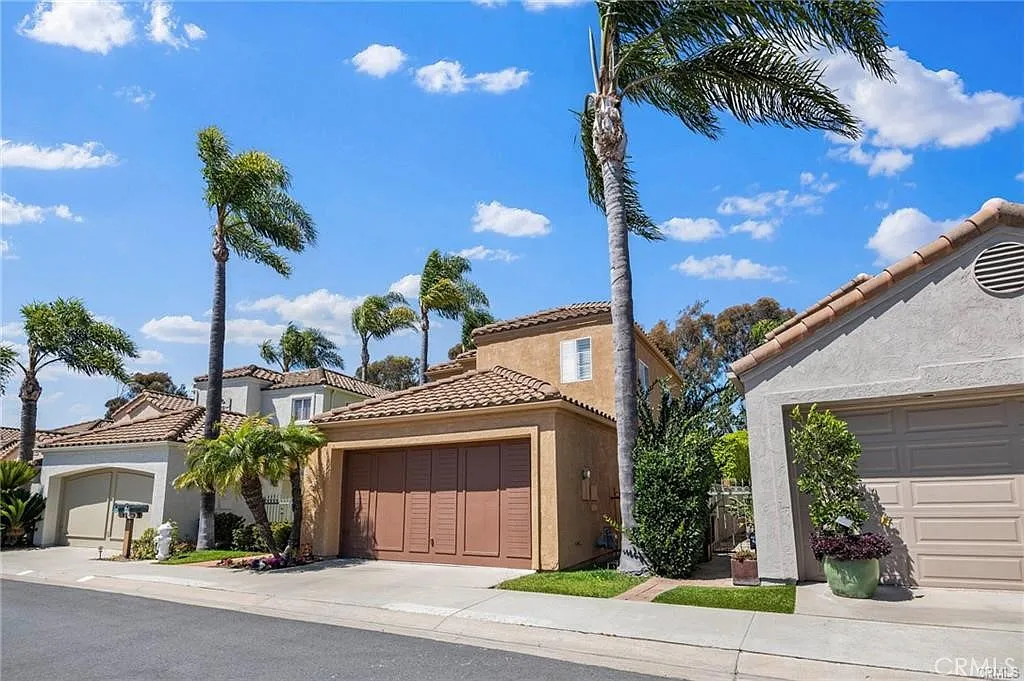 3 bed, 2.5 bath, 1969 sqft, $6,525 — Photo 4