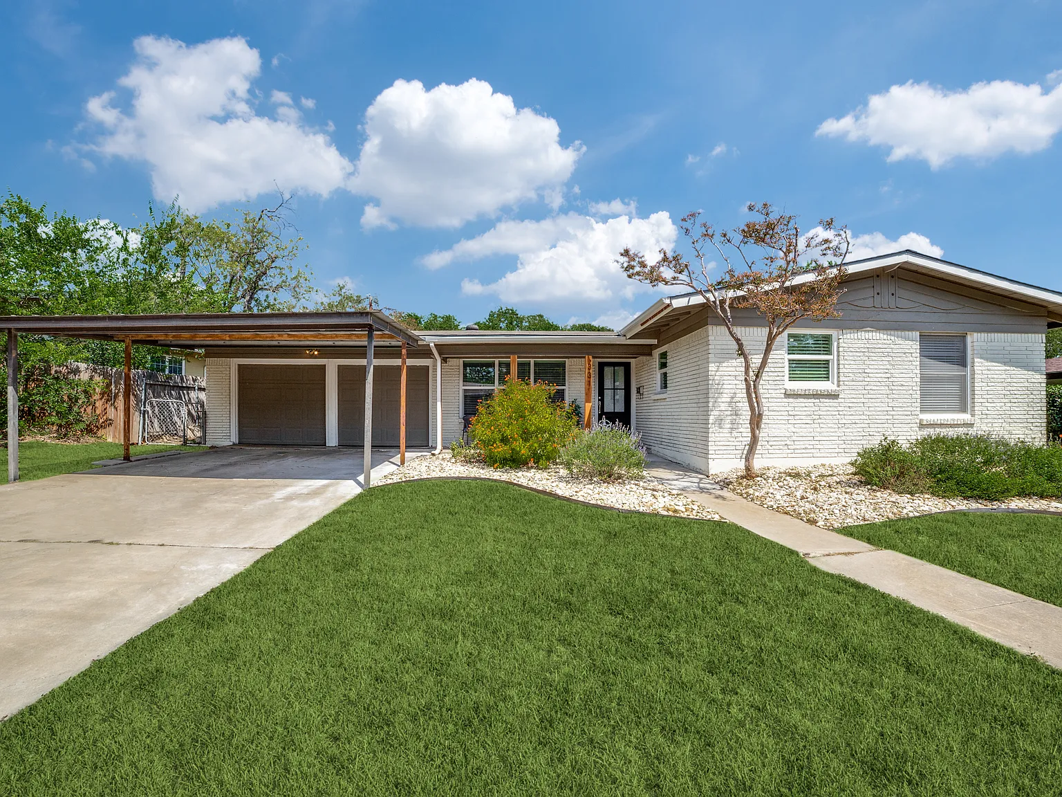 3 bed, 1600 sqft, $2,850 — Photo 1