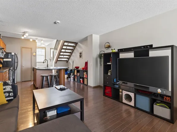 5604 199th St NW #2, Edmonton, AB T6M 2Z9