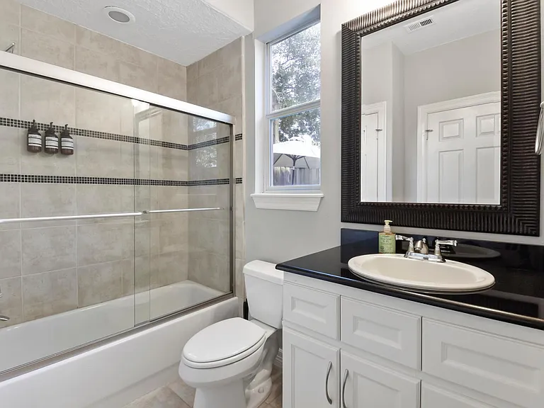 1202 W 25th St — Photo 31
