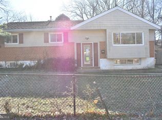 5511 Helmont Dr, Oxon Hill, MD 20745