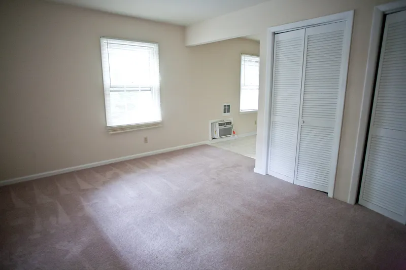 Live near UNC in a spacious upstairs studio, Water included — Photo 2