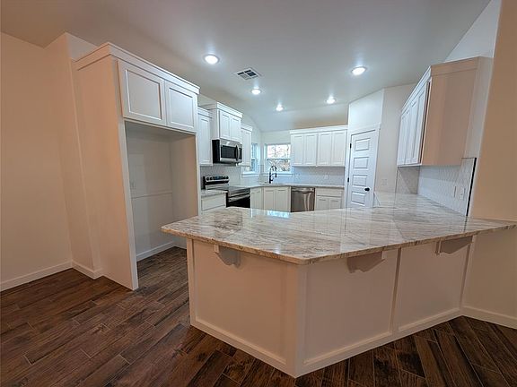 3rd image of 2470 County Street 2960
