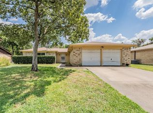 5112 Bonneville Dr, Arlington, TX 76016