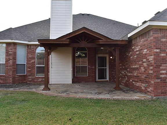 3rd image of 455 Lakefield Dr