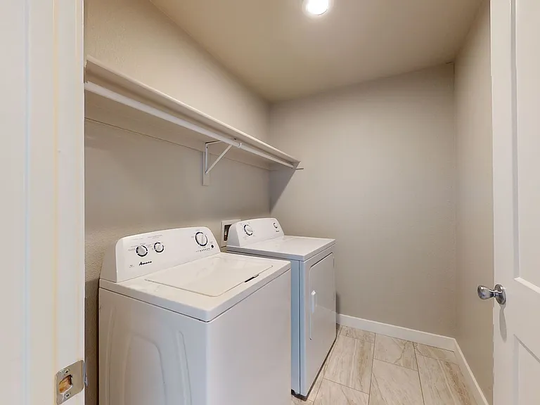 Carr West Townhomes — Photo 6