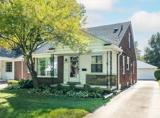 21712 Prestwick Ave, Harper Woods, MI 48225