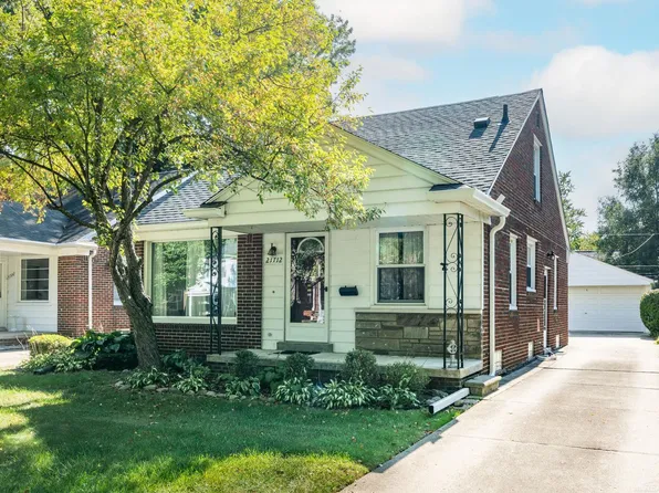 21712 Prestwick Ave, Harper Woods, MI 48225