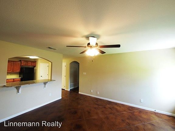 3rd image of 2205 Wildewood Dr Unit A