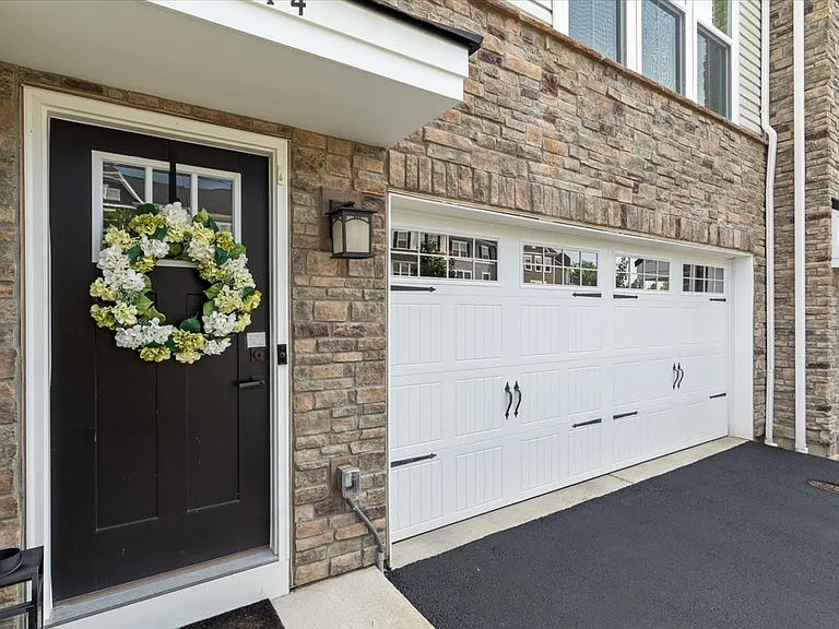 4014 Johns Ct — Photo 2