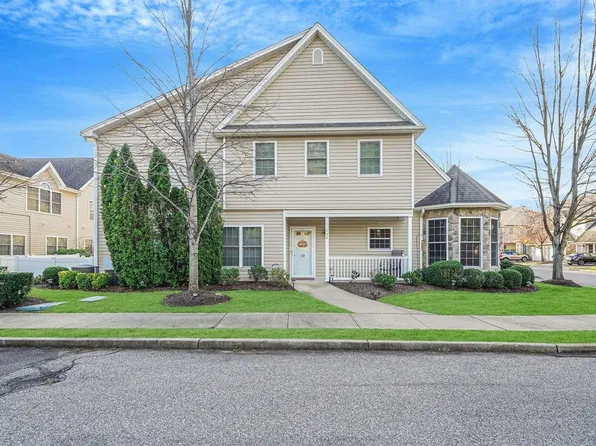 128 Christine Drive #128, Dix Hills, NY 11746