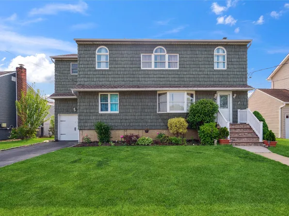 117 Ocean Avenue, Massapequa Park, NY 11762
