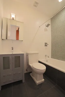 Rented by Evergreen Apartments BK | media 45