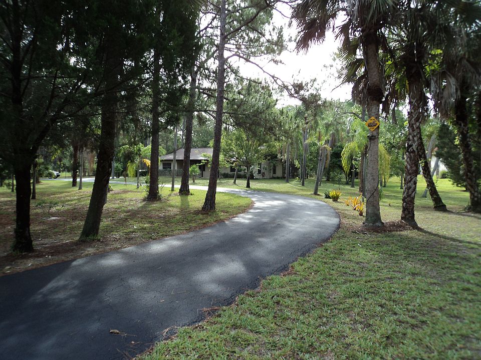 1st image of 740 Everglades Blvd S