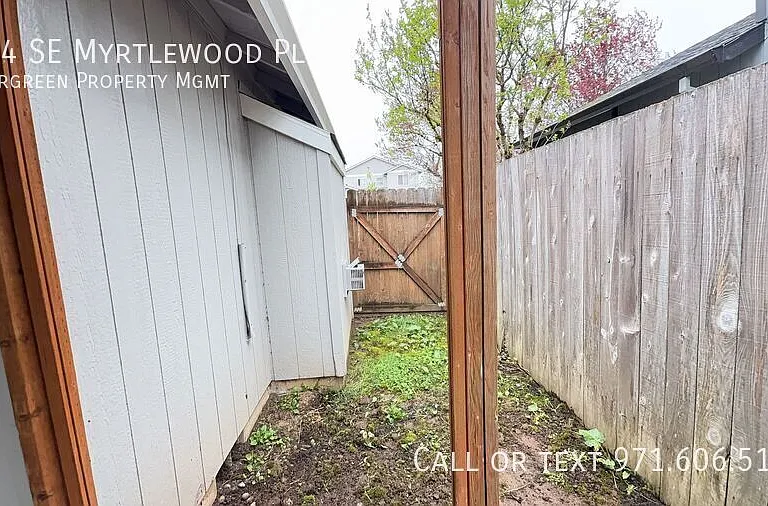 664 SE Myrtlewood Pl — Photo 37