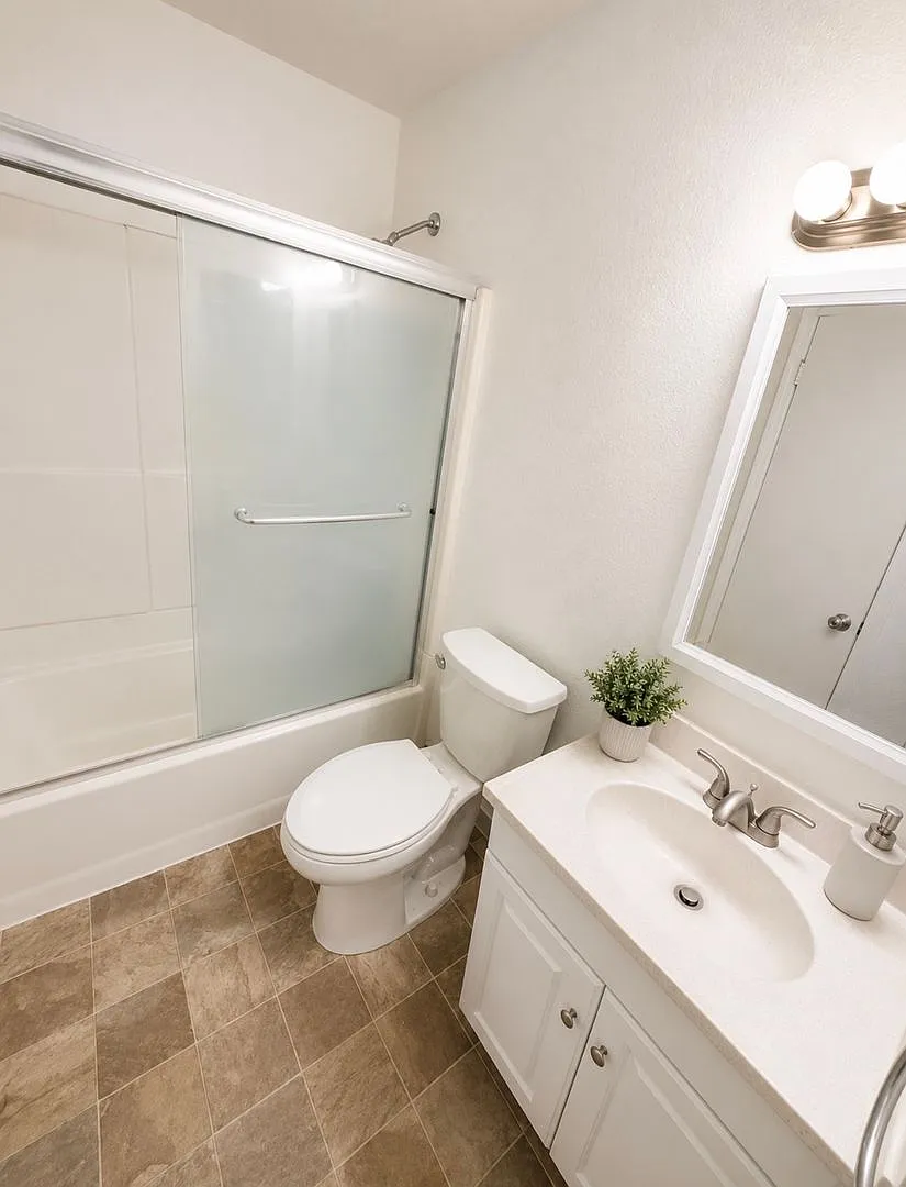 2 bed, 880 sqft, $1,950 — Photo 2