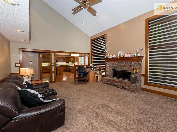 5th image of 230 NW Beau Dr