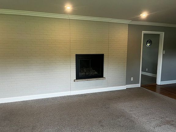 3rd image of 3956 Locust Hill Dr