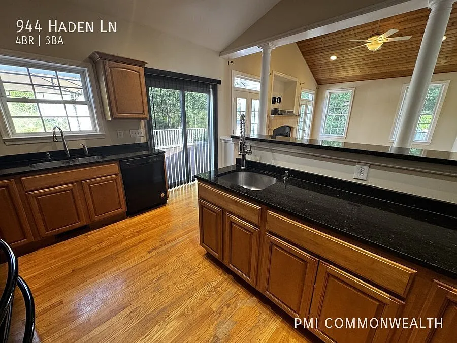 3 Bed / 2 Bath Single Family with 1b1b in-law suite (Available 11/15/26) — Photo 3