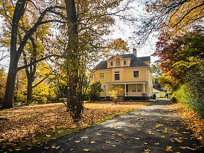1st image of 102 Lorraine Ave