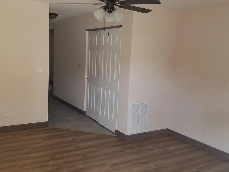 411 Meadow Dr — Photo 3