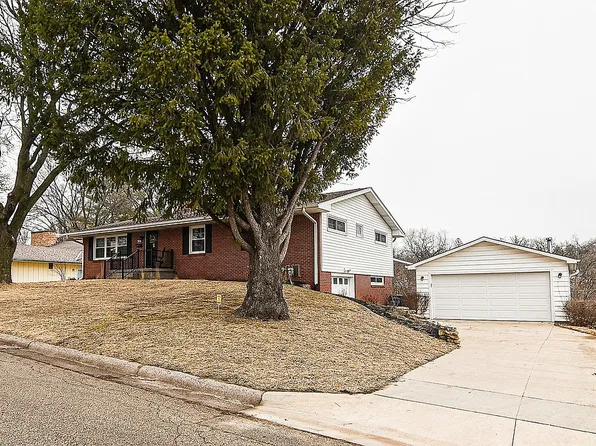 430 Moore Hts, Dubuque, IA 52003