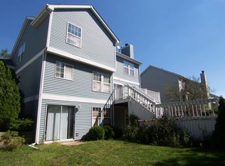 1861 Ashford Ln, Crystal Lake, IL 60014