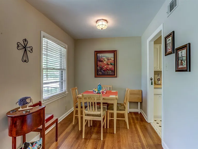 1233 Whitewater Rd — Photo 3