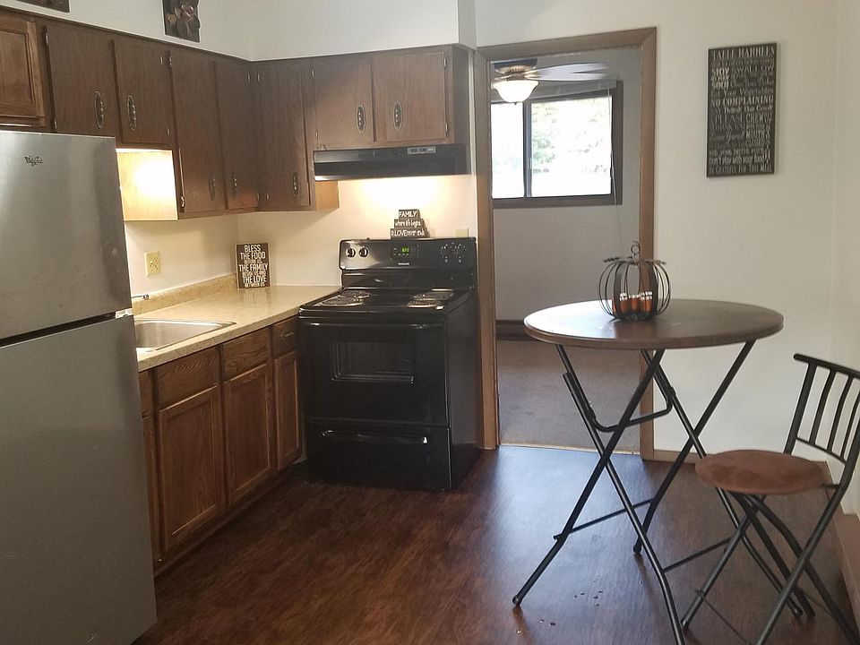 2nd image of 500 Center St APT 8
