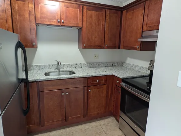 34 Central St APT 6, Ipswich, MA 01938