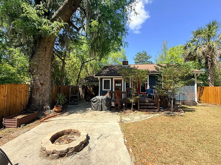 2534 Gilmore St — Photo 17