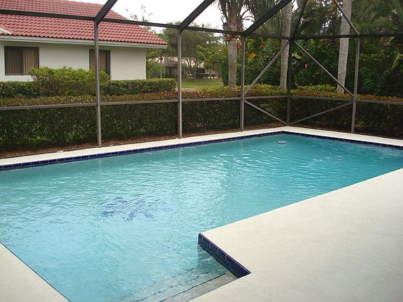 SCREENED POOL