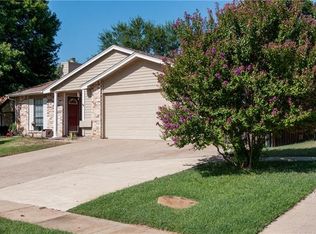 2605 Lawndale Ln, Euless, TX 76039
