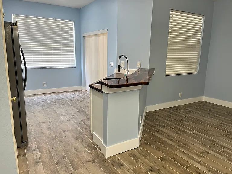 624 Black Lion Dr NE — Photo 3