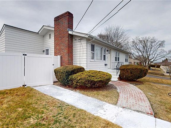 4th image of 221 Rockwood Ave