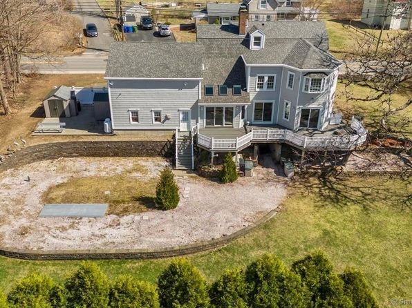 23 Summit St, East Hampton, CT 06424