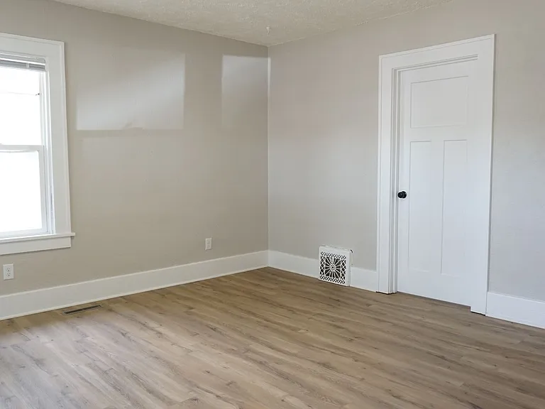217 7th Ave NE — Photo 6