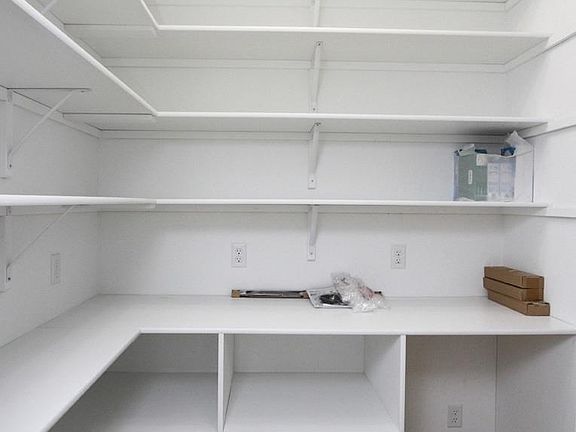 3rd image of 300 Kristi Ln