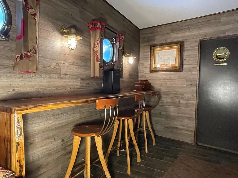 USS Utopia Black Walnut Bar