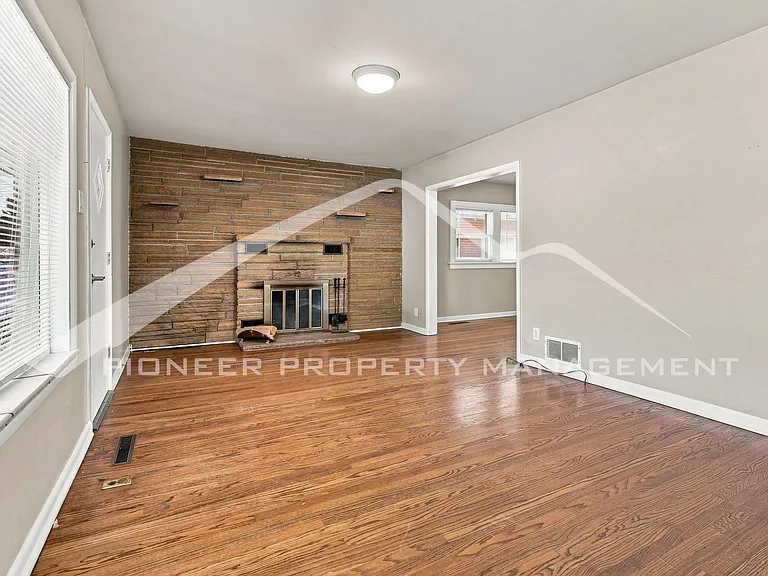 427 S Washington St — Photo 6